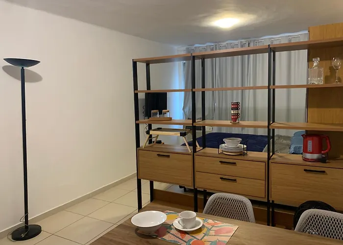 Ótimo apartamento bem localizado em Copacabana Great studio apartment in Copacabana Rio de Janeiro
